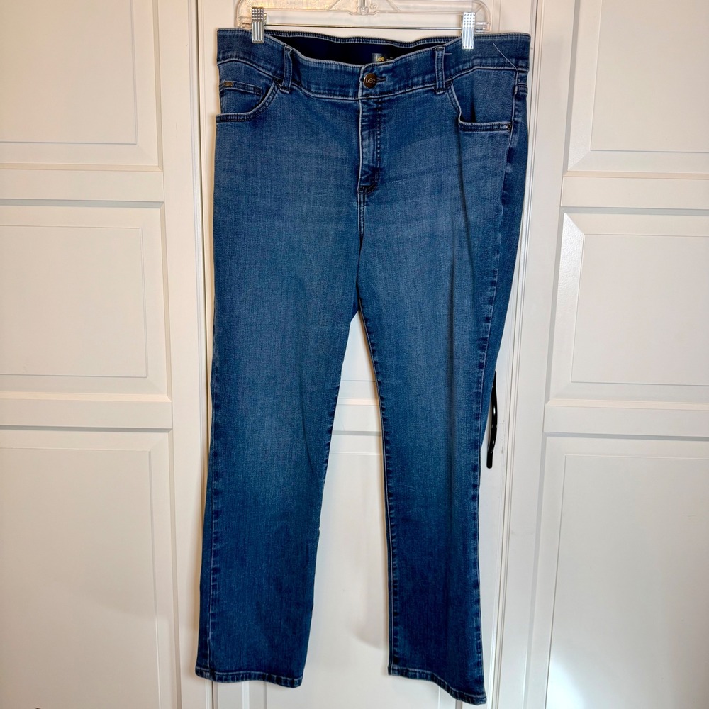 Lee Women's Straight Leg Jeans in Classic Blue